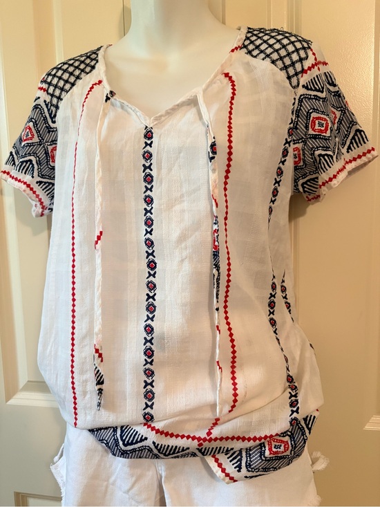 Hannah Tops - Women’s White Embroidered Peasant Top with Red & Navy Accents, size M